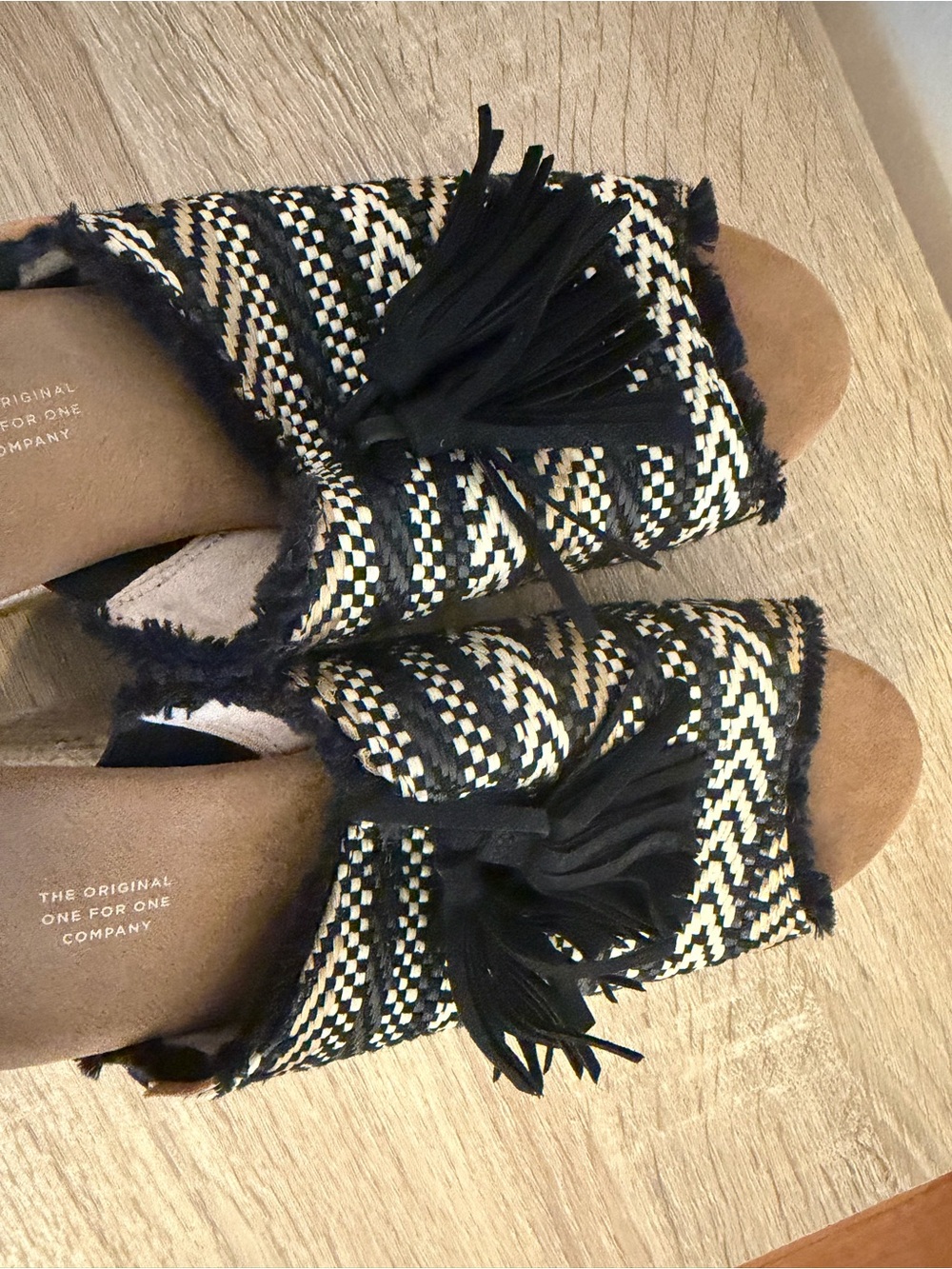 Toms Black and Cream Woven Tassel Slide Mules Size 9 - Picture 6 of 7